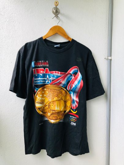 Discover Vintage 90s American Basketball Dream Team 1992  T-Shirt