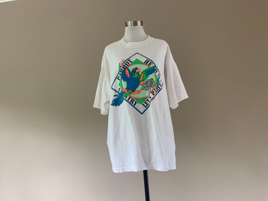 Discover Vintage Jimmy Buffet Parrot Head Country T-Shirt