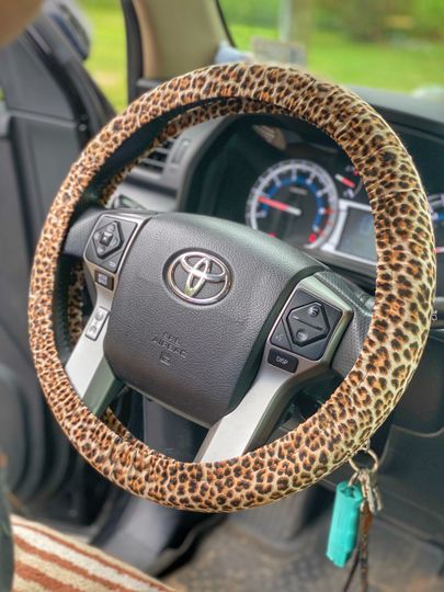Discover Cheetah 100% Cotton Stretchy Steering Wheel Cover