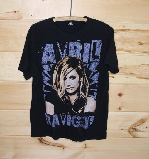 Discover Vintage Avril Lavigne The Black Star Tour Concert Tour T-Shirt