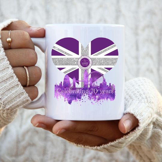 Discover Queen Elizabeth II Regal Mug Platinum Jubilee 2022 Commemorative Memorabilia Souvenirs Coffee Cup