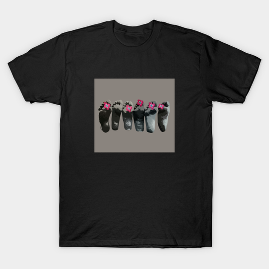 Discover Six feet that smell good - Feet Flower Flavour Fun Six Perfume - T-Shirt