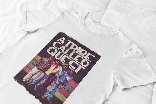 Discover A Tribe Called Quest Group With Striped Background Short Sleeved T-Shirt