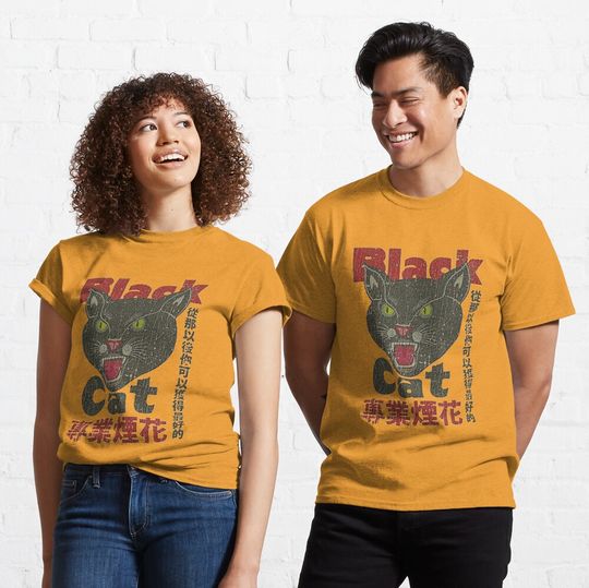 Discover vintage 1942 black cat Classic T-Shirt