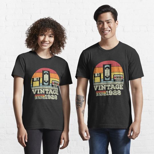 Discover 95 Year Old Vintage 1928 95th Birthday Gifts for Women Men Essential T-Shirt