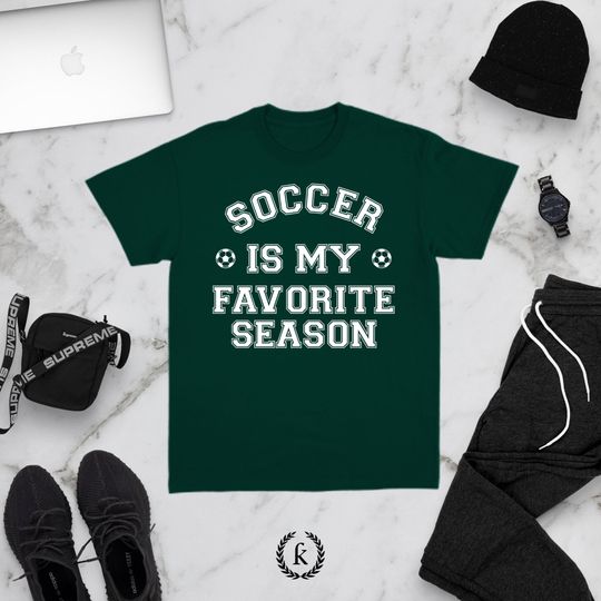Discover Unissex T-shirt Camiseta para Homem e Mulher Soccer Is My Favorite Season Euro Cup