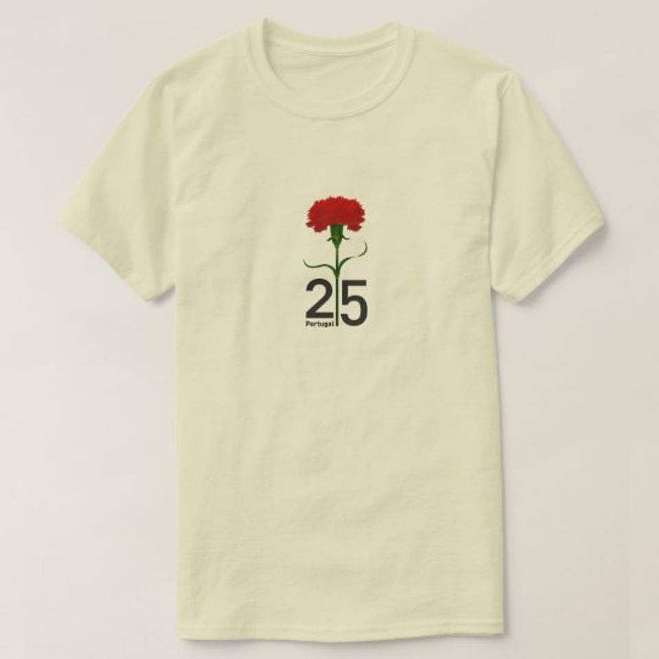 Discover T-shirt para Homem e Mulher Cravo 25 de Abril Dia de Liberdade