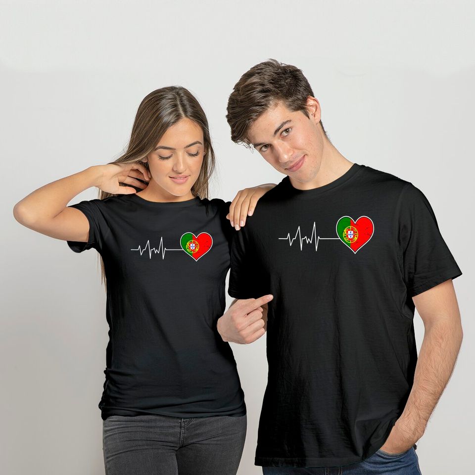 Discover T-shirt para Homem e Mulher Batimento de Coração com Futebol de Portugal