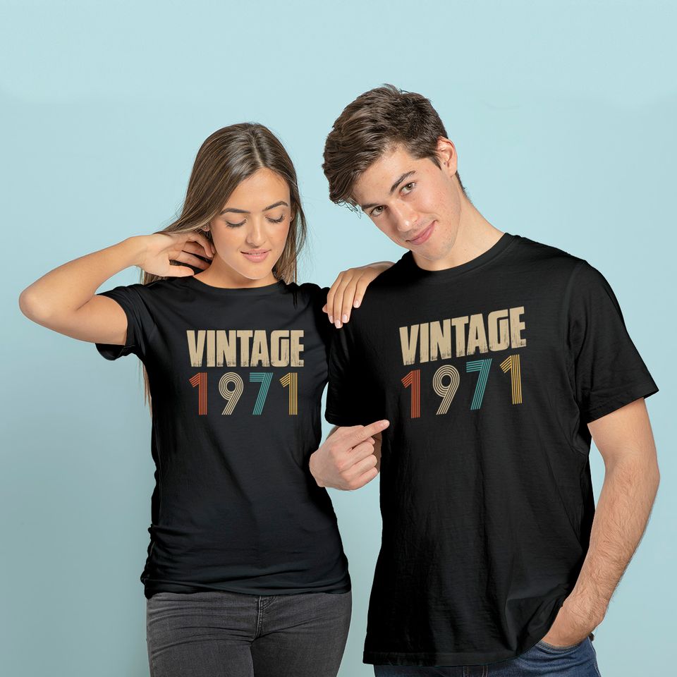 Discover Retro Vintage 1971 Born In 1971 Birthday Celebration T Shirt