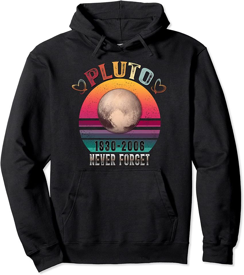 Discover Hoodie Unissexo Retro Pluto Never Forget com Coração